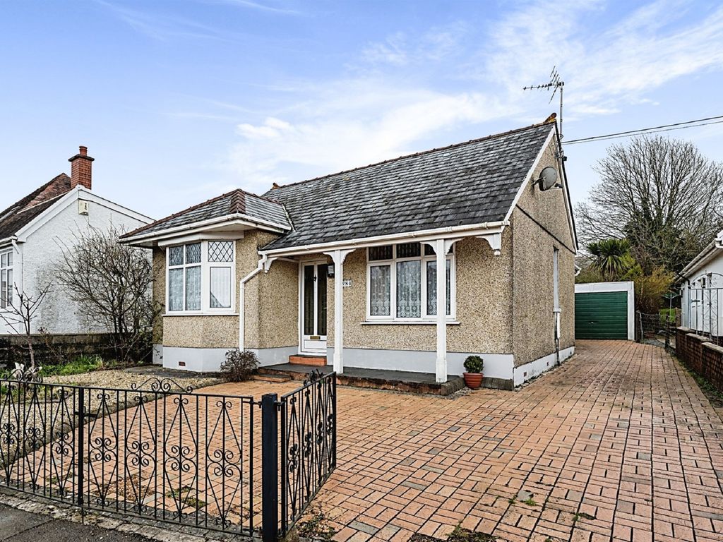 2 bed detached bungalow for sale in Glynhir Road, Pontarddulais