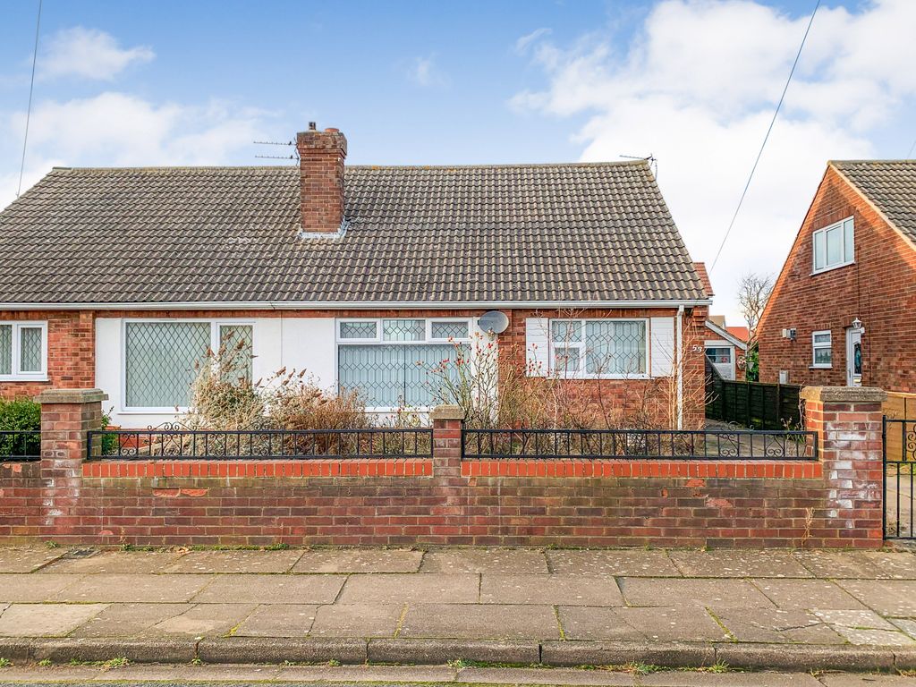 2 bed semidetached bungalow for sale in Worlaby Road, Scartho, Grimsby