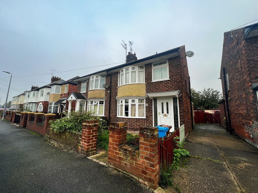 3 bed property to rent in Strathmore Avenue, Hull HU6, £850 pcm Zoopla