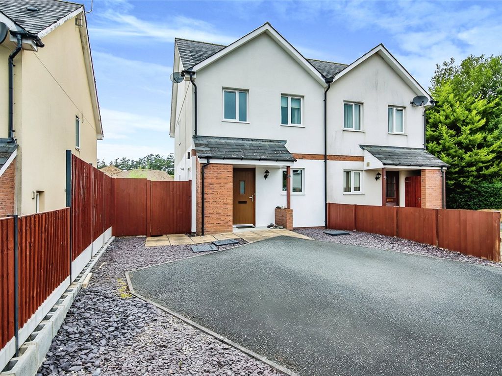 3 bed semidetached house for sale in Bryn Steffan, Llanbedr Pont