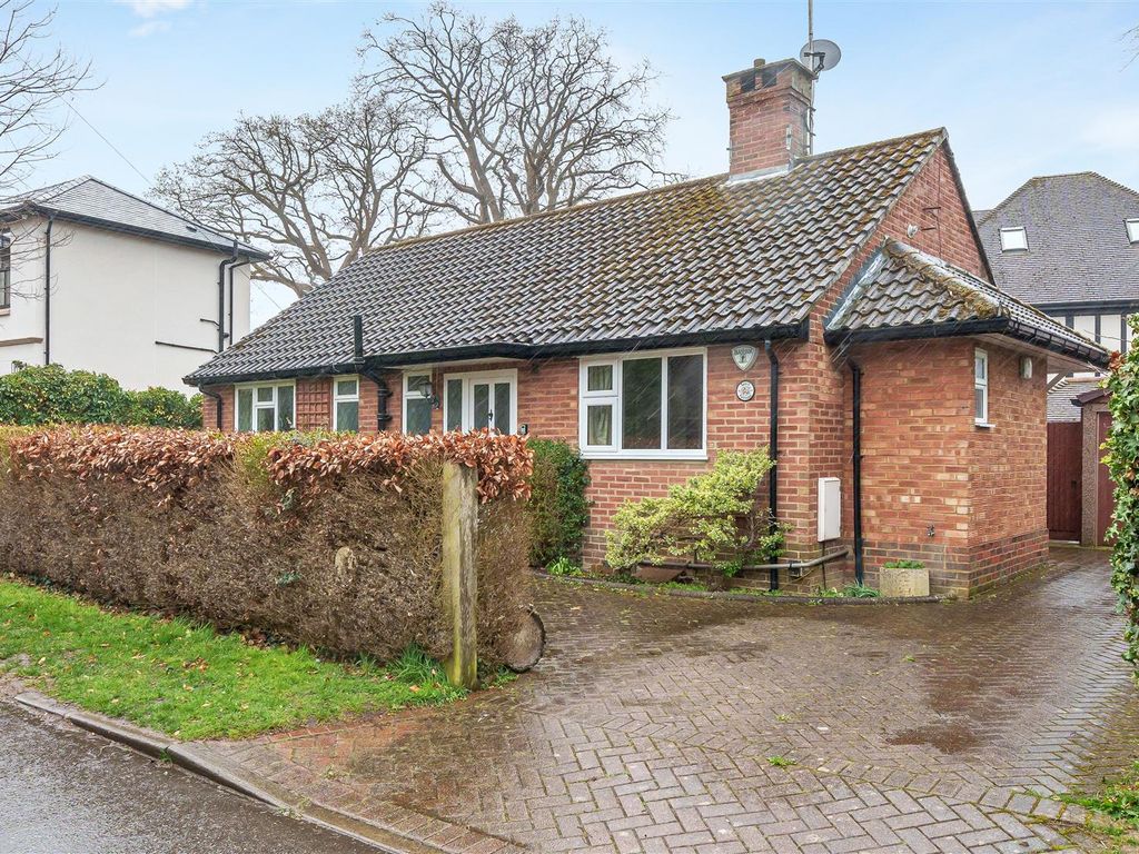 2 bed detached house for sale in Cobham Way, East Horsley, Leatherhead