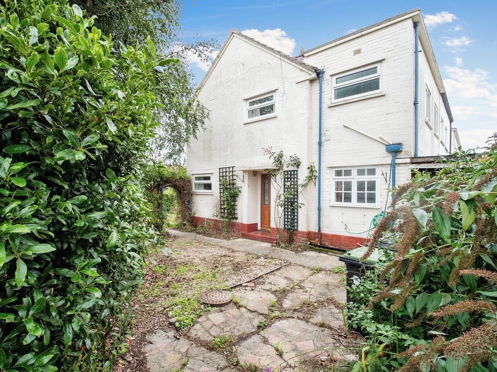 3 bed semidetached house for sale in Leeds Crescent, Weymouth DT4, £