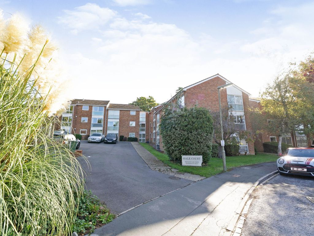 Fairview Gardens, Farnham GU9  