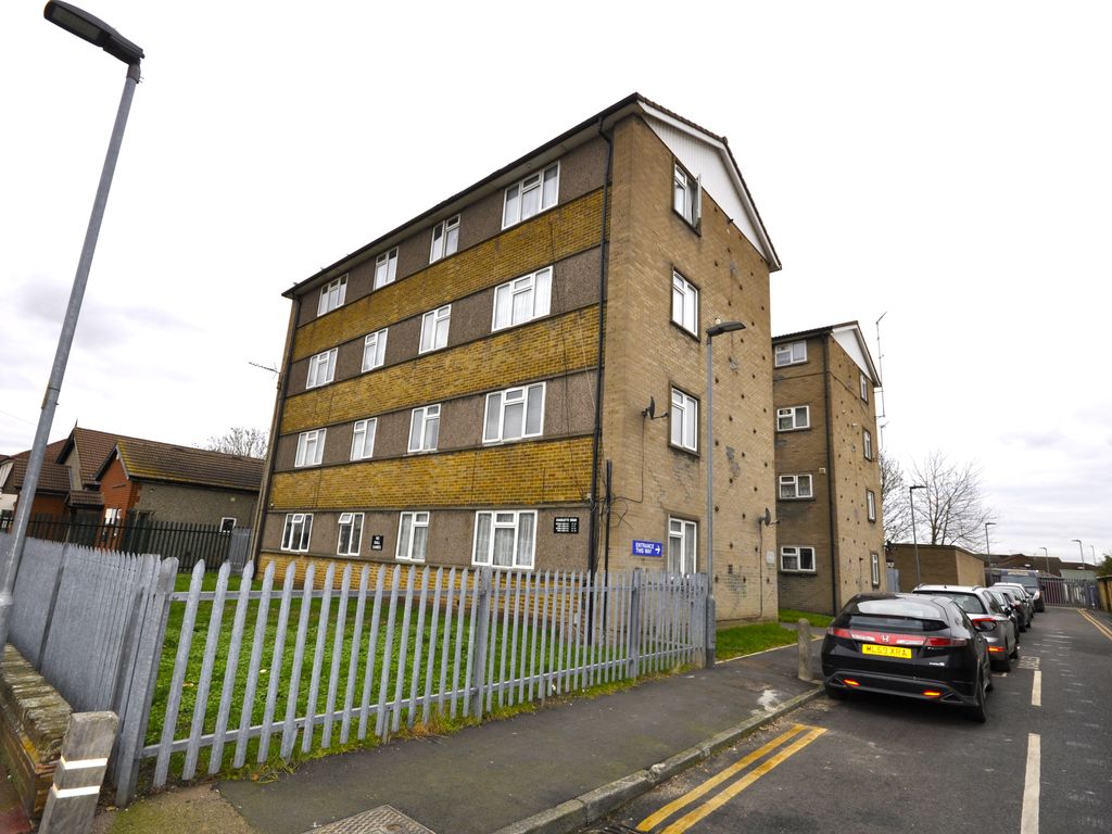 1 bed flat for sale in Charlotte Road, Dagenham RM10 Zoopla