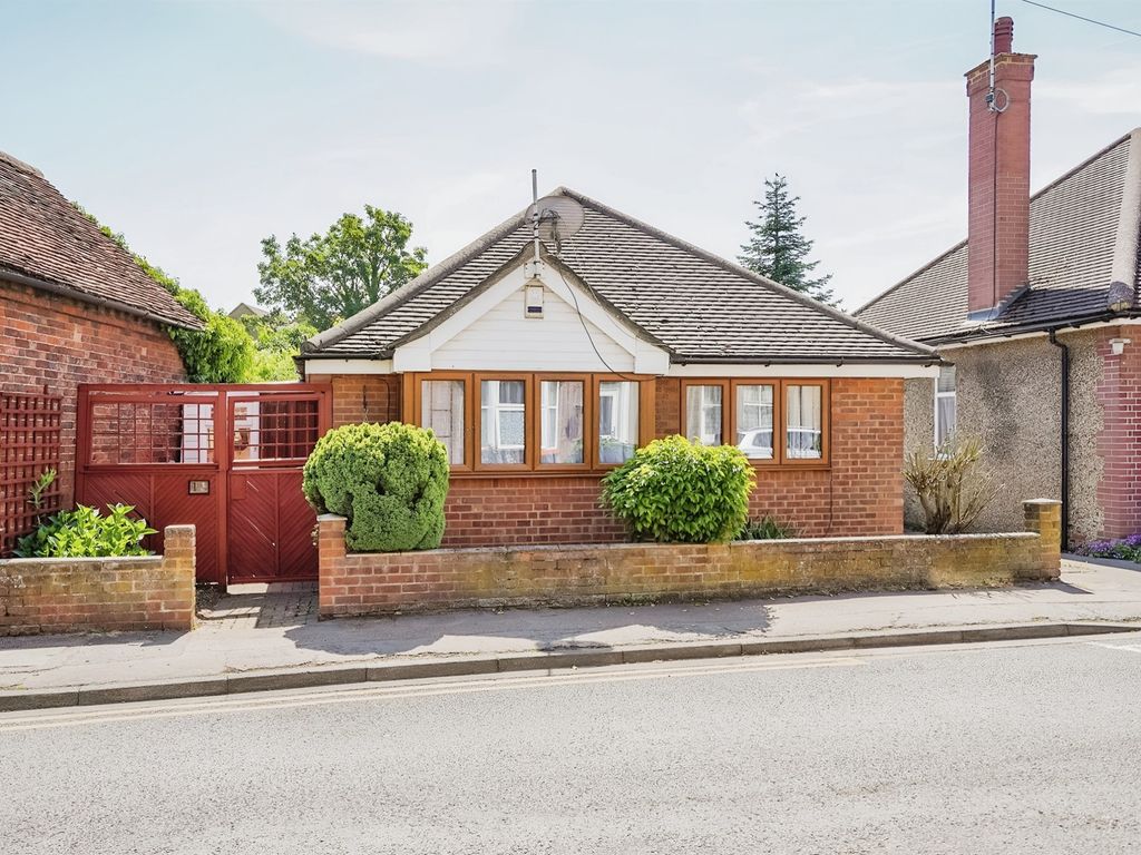 2 bed detached bungalow for sale in Grove Road, Leighton Buzzard LU7