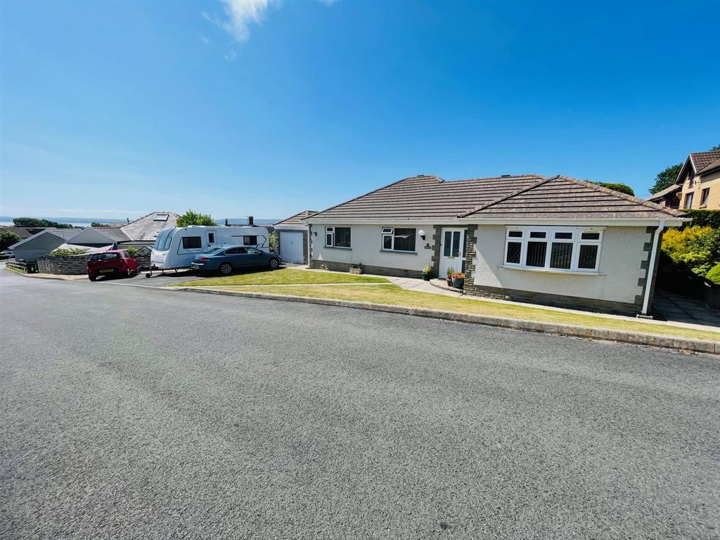 3 bed detached bungalow for sale in Llygad Yr Haul, Pembrey, Burry Port