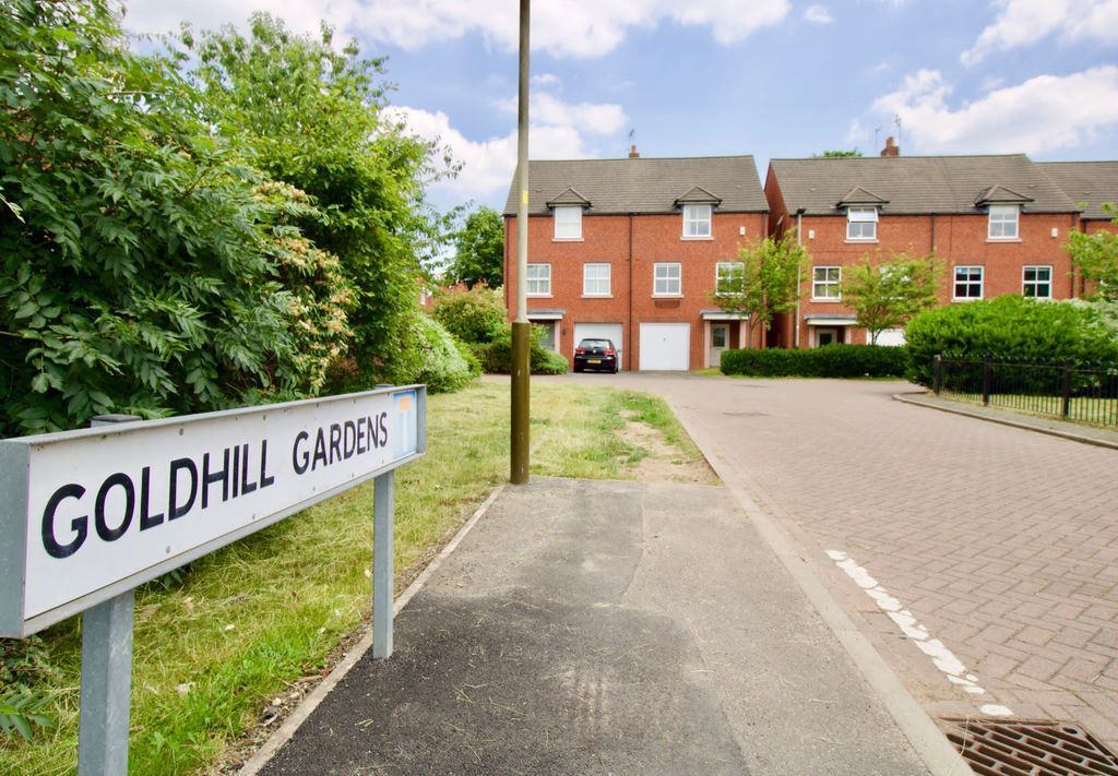 4 bed semidetached house to rent in Goldhill Gardens, Leicester LE2, £