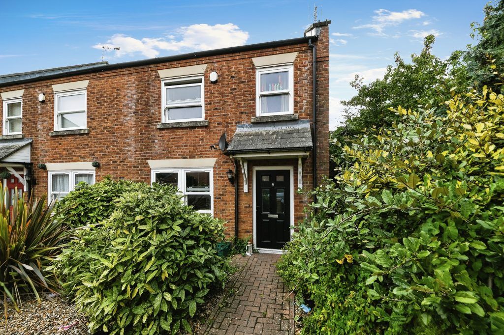 3 bed semidetached house for sale in Minster Court, Long Sutton