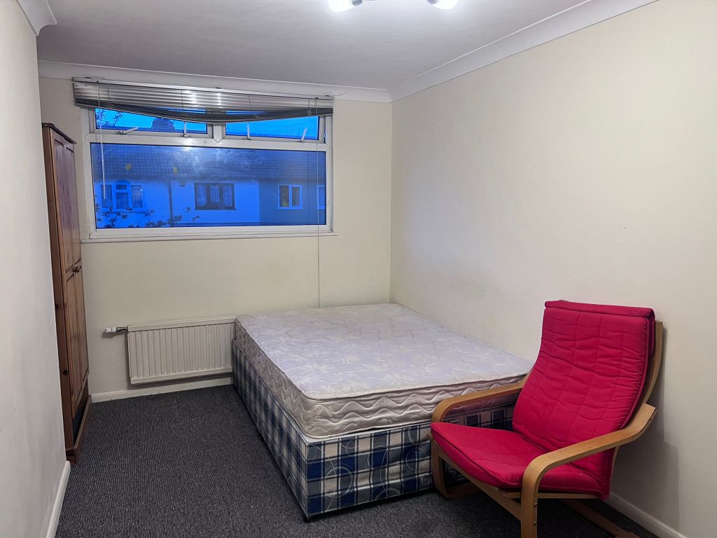 Room to rent in Birkbeck Road, Romford RM7 Zoopla