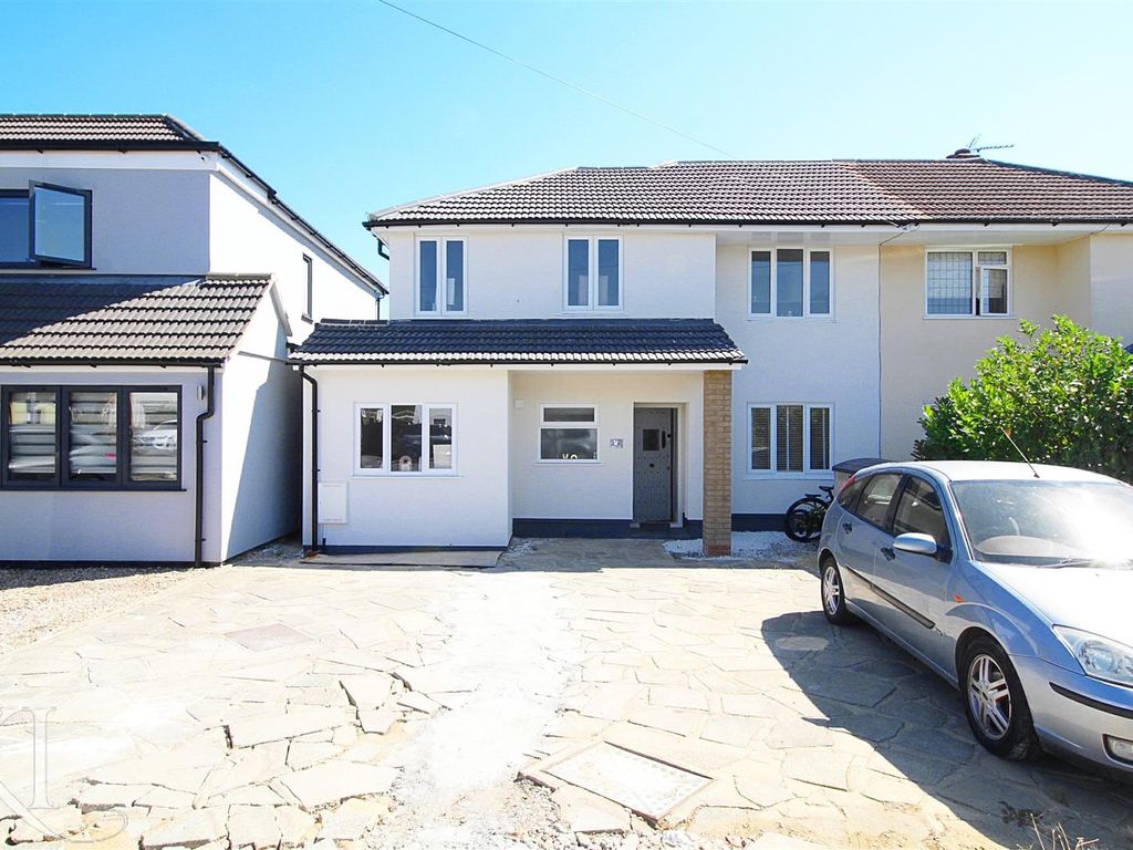 4 bed semidetached house for sale in Robinson Avenue, Goffs Oak