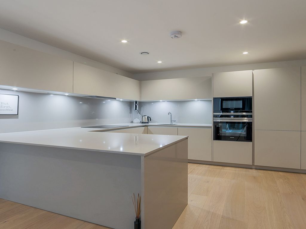 Hilary Mews, London Bridge SE1  