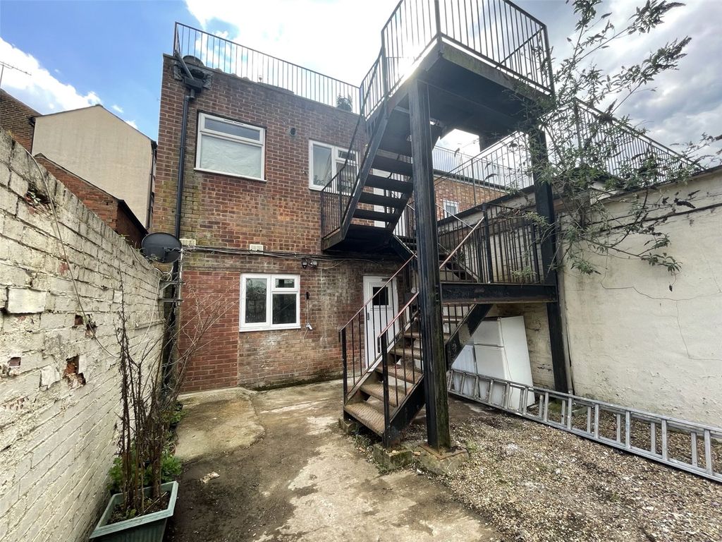 2 bed flat for sale in Victoria Road, Aldershot, Hampshire GU11 Zoopla