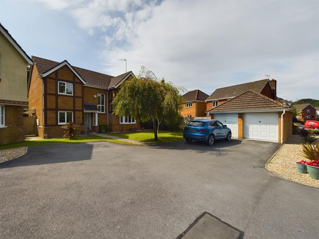 4 bed detached house for sale in Cysgod Y Graig, Burry Port SA16, £