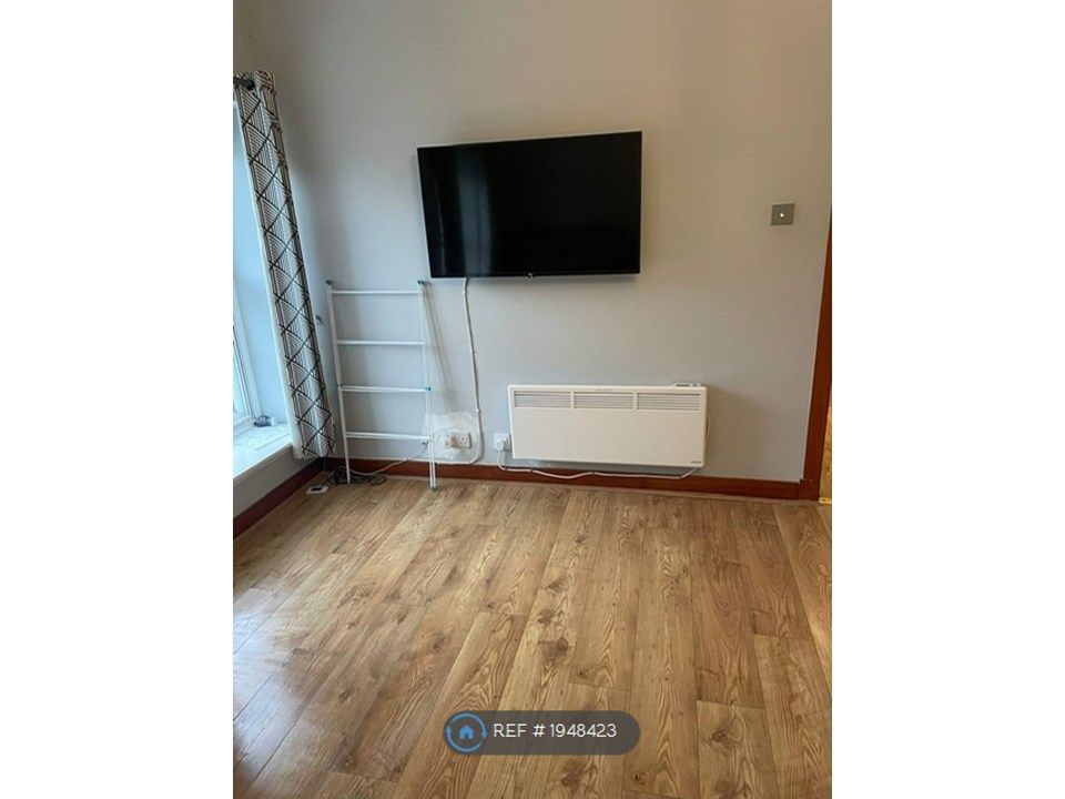 Studio to rent in Broad Street, Peterhead AB42, £425 pcm Zoopla