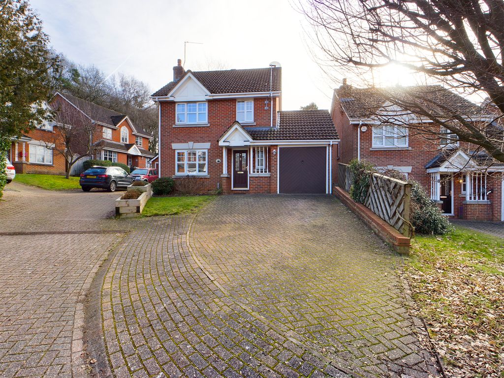 3 bed detached house for sale in Badger Way, Hazlemere, High