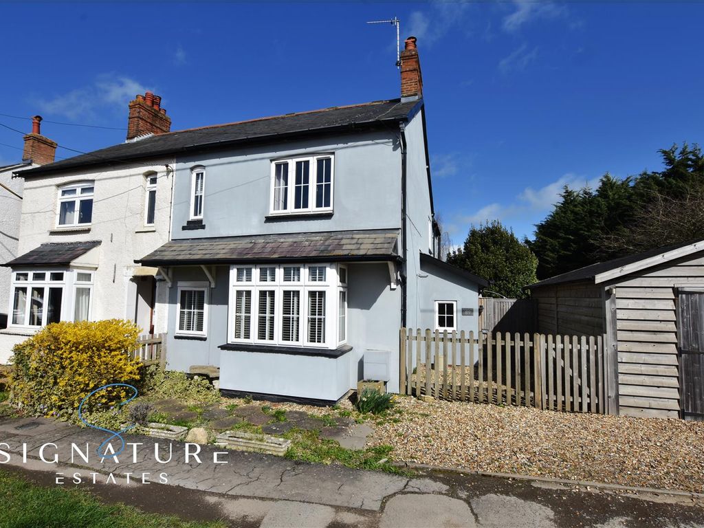 3 bed property for sale in Aylesbury Road, Aston Clinton, Aylesbury