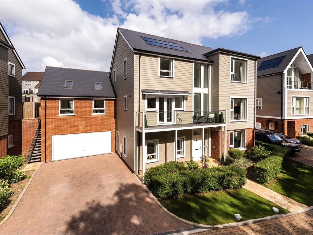 5 bed detached house for sale in Mill Stream Rise, Leigh, Tonbridge