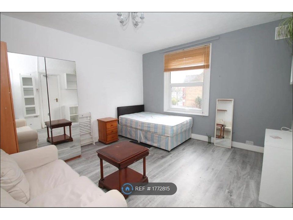 Studio to rent in Park Avenue, London N13 Zoopla