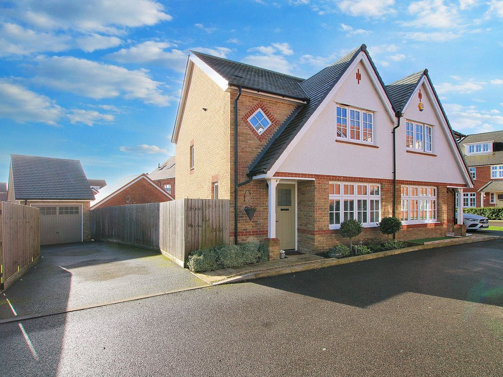 3 bed semidetached house for sale in Bebington Drive, Langdon Hills