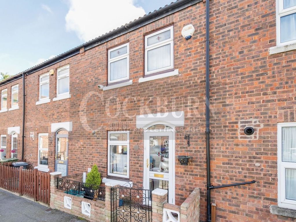 2 bed terraced house for sale in Lonsdale Close, Mottingham SE9, £