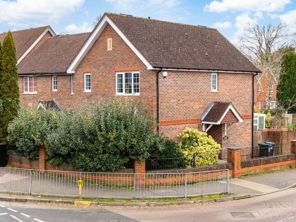 3 bed end terrace house for sale in Old School Place, Lingfield RH7, £400,000 Zoopla