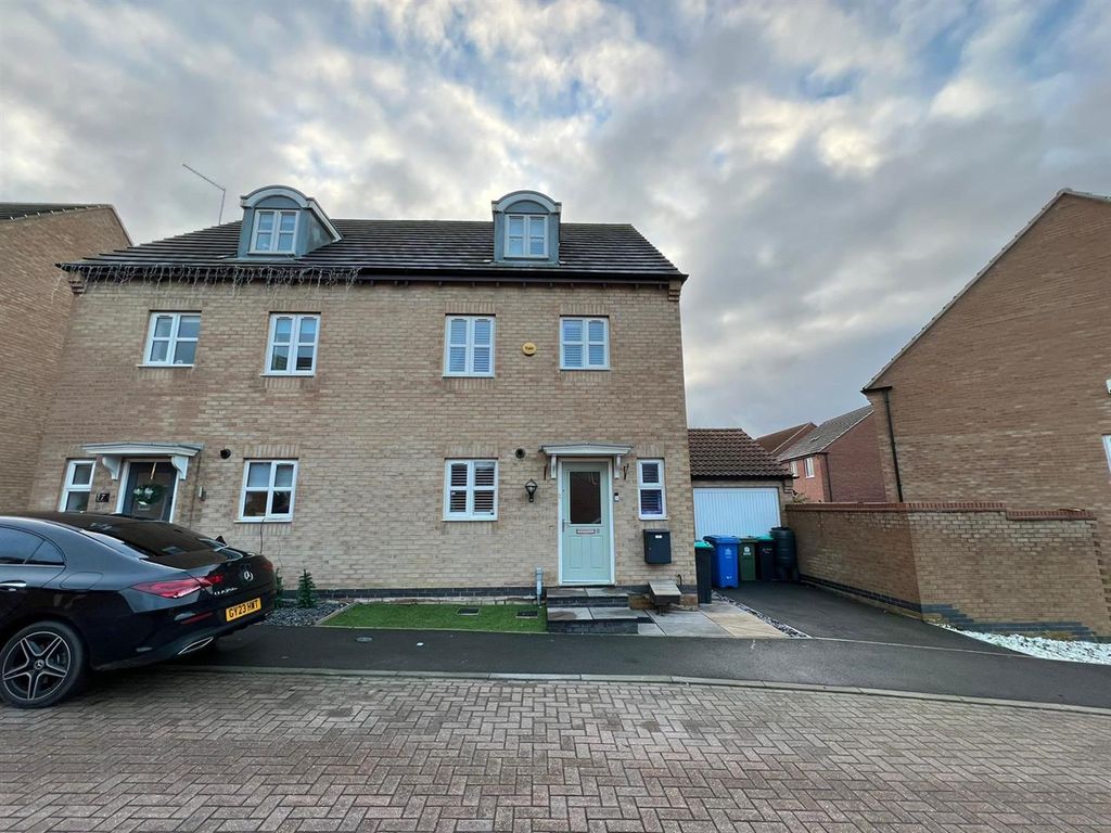 4 bed property for sale in Reef Close, Warsop, Mansfield NG20, £220,000