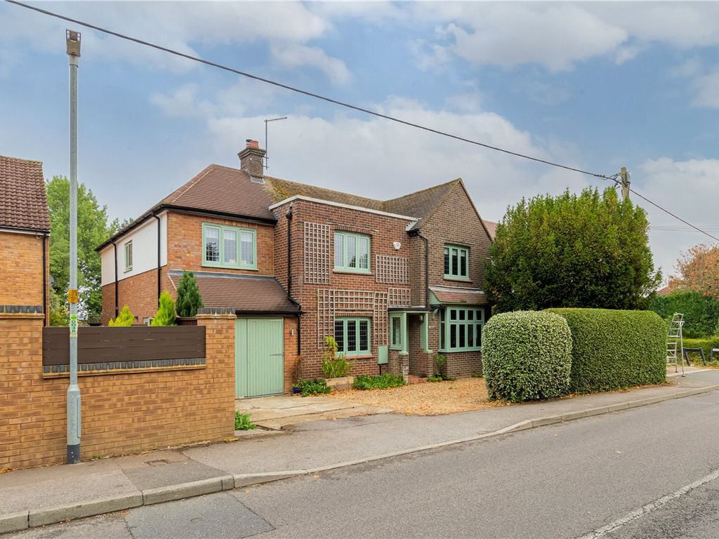 5 bed detached house for sale in Common Road, Kensworth, Bedfordshire