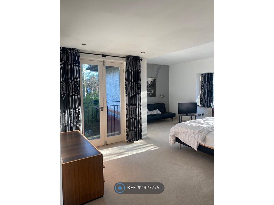 1 bed flat to rent in Hale, Hale, Altrincham WA15, £1,600 pcm Zoopla