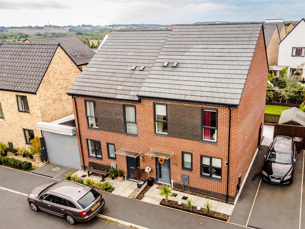 3 bed semidetached house for sale in Curlew View, South Elmsall