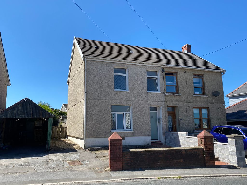 3 bed semidetached house for sale in Llannon Road, Upper Tumble