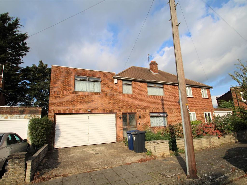 Oldfield Farm Gardens, Greenford UB6  