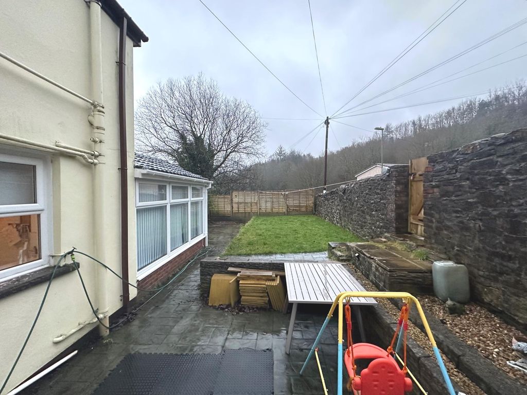 3 bed semidetached house for sale in Hill Road, Pontlottyn, Bargoed