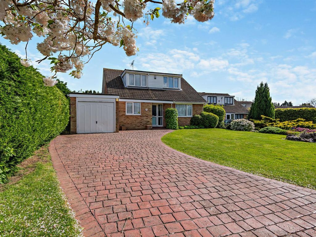 3 bed detached house for sale in Aldington Road, Bearsted, Maidstone