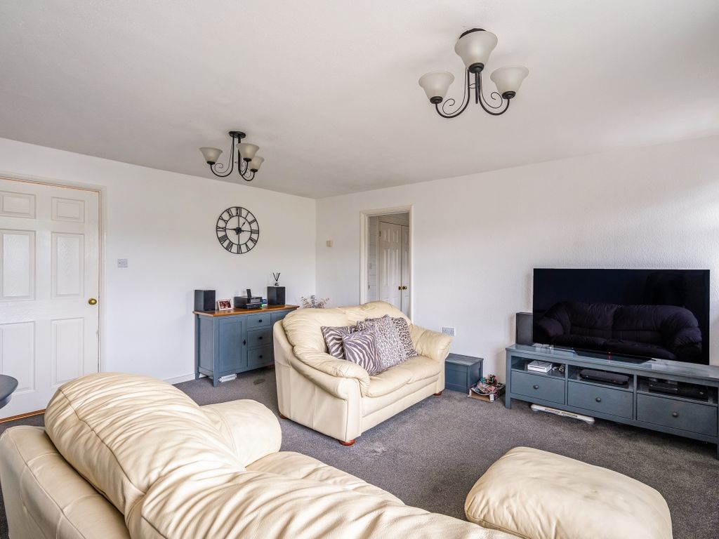 2 bed flat to rent in Edgeworth Close, Whyteleafe CR3 Zoopla