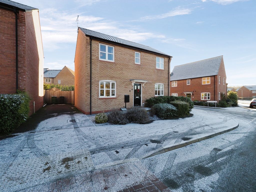 3 bed detached house for sale in Maxwell Drive, Loughborough