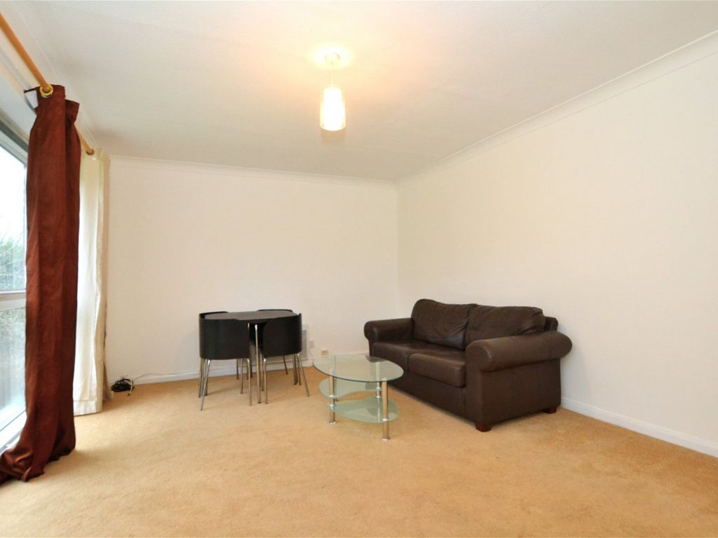 1 bed flat to rent in Spencer Road, Osterley, Isleworth TW7, £1,500 pcm