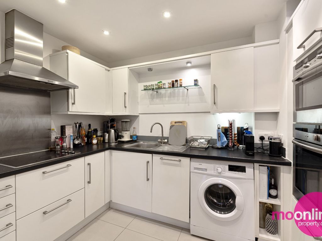 2 bed flat to rent in Holders Hill Road, London NW7, £1,800 pcm Zoopla