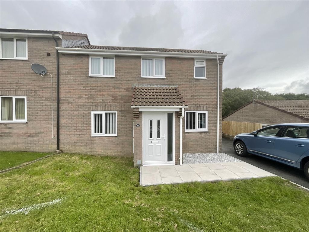 3 bed semidetached house for sale in Heol Plas Isaf, Llangennech