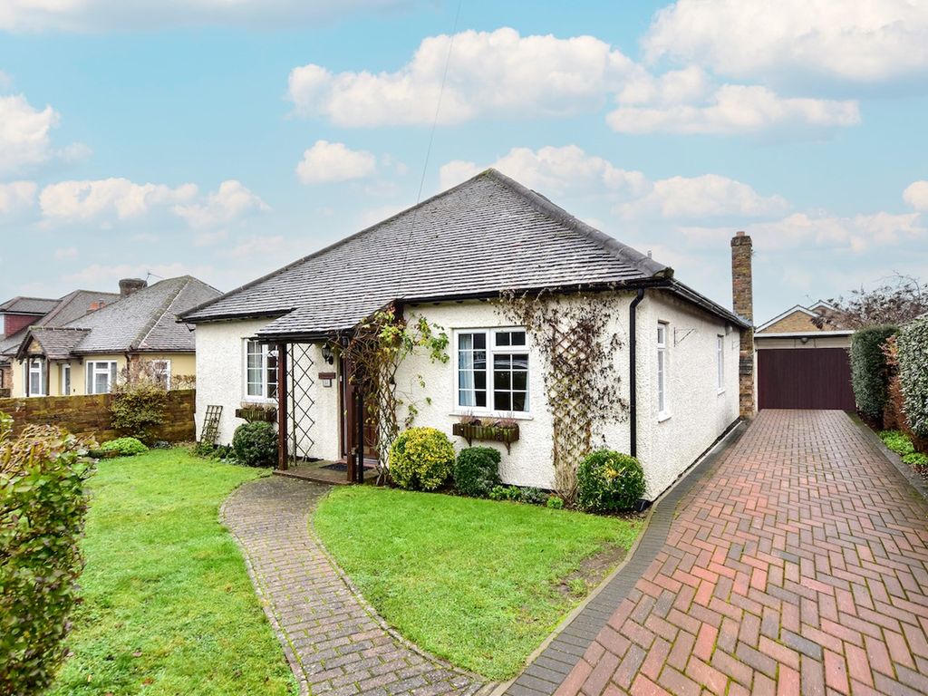 4 bed detached bungalow for sale in Albion Crescent, Chalfont St Giles
