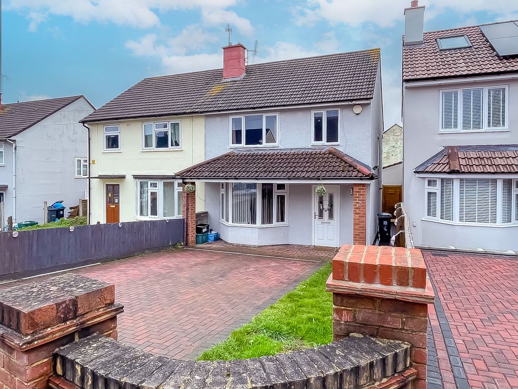 3 bed semidetached house for sale in Turnbridge Road, Brentry, Bristol