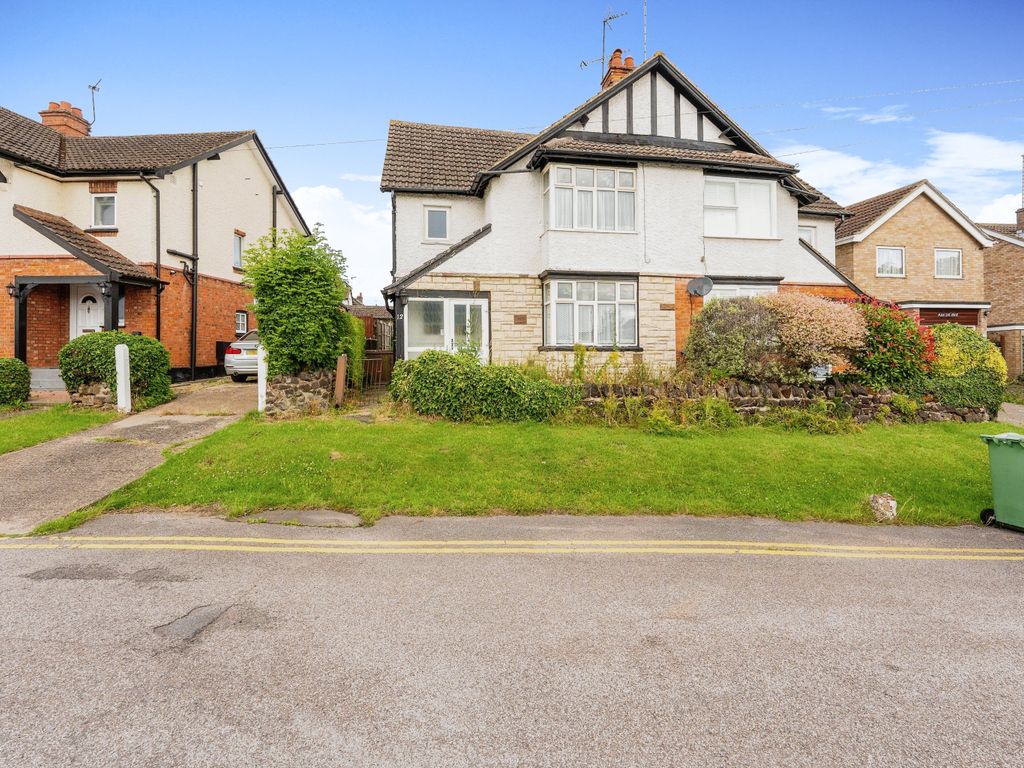 3 bed semidetached house for sale in Southcourt Avenue, Leighton