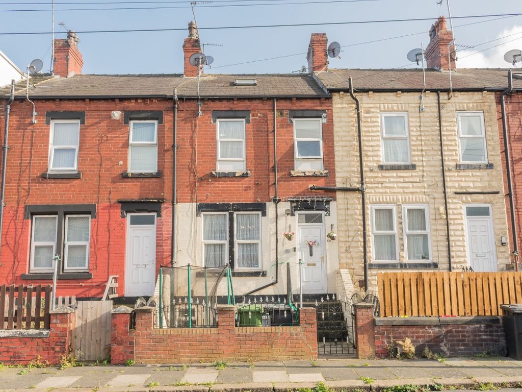 1 bed terraced house for sale in Longroyd Avenue, Leeds LS11, £110,000