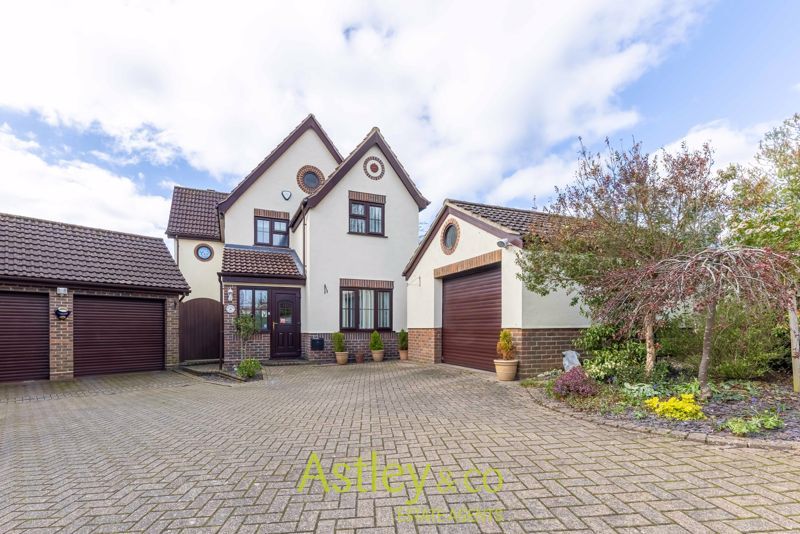 4 bed detached house for sale in Commonwealth Way, Dussindale, Thorpe