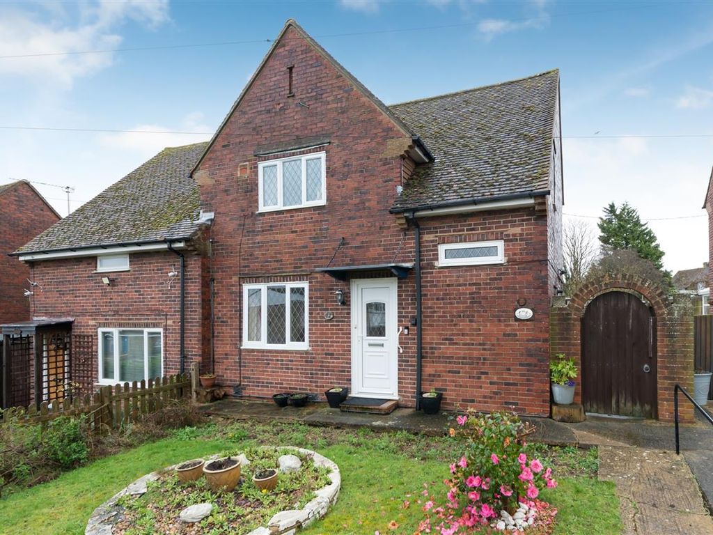3 bed semidetached house for sale in Strangers Lane, Canterbury CT1, £