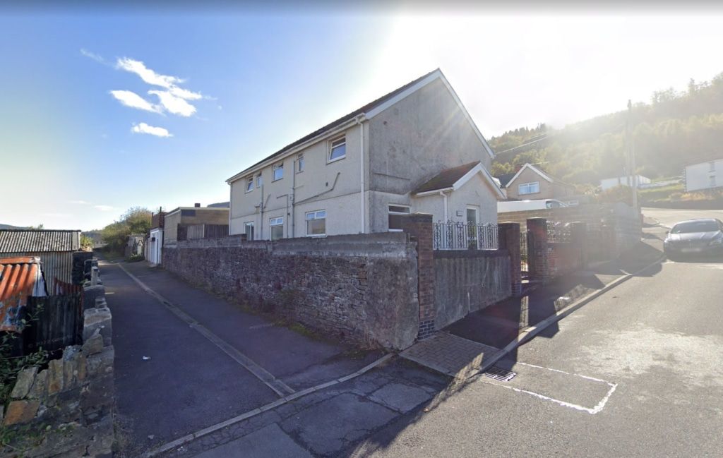 2 bed flat to rent in Graig Crescent, Abercwmboi, Aberdare CF44, £550