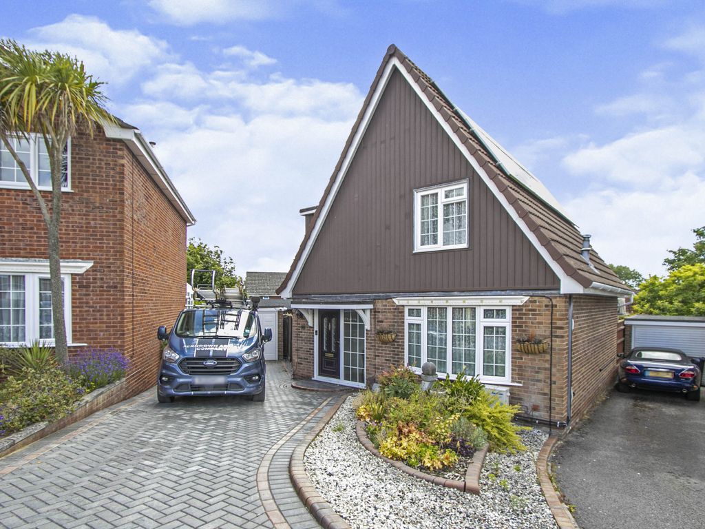 3 bed detached house for sale in Hawkchurch Gardens, Canford Heath