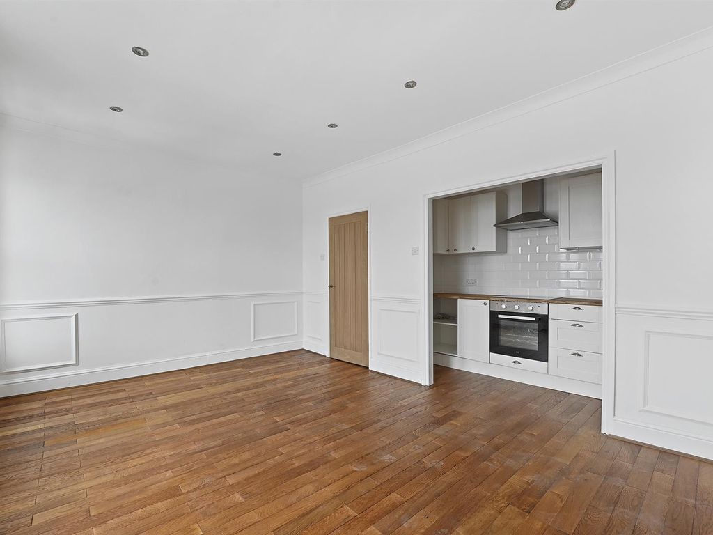 2 bed flat to rent in Norman Road, London E11, £1,850 pcm Zoopla