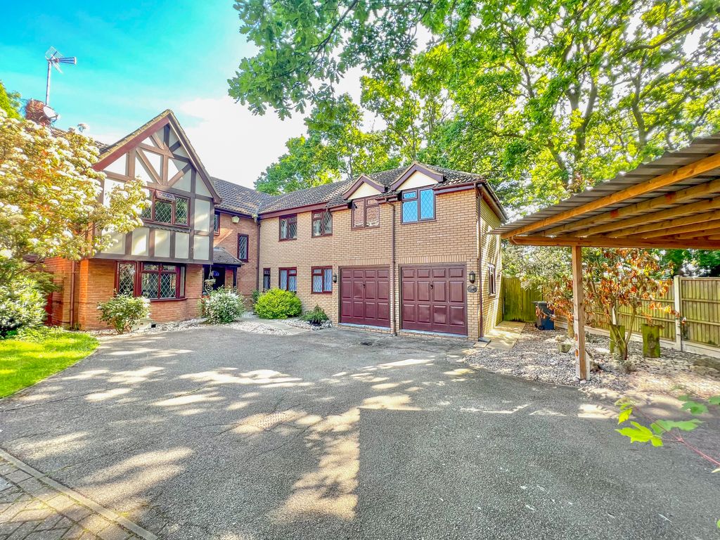 5 bed detached house for sale in Jubilee Close, Hockley SS5 Zoopla