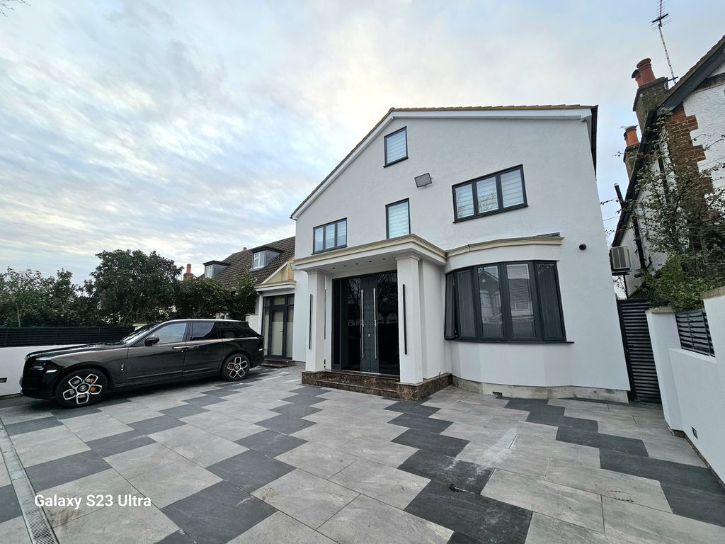 8 bed detached house for sale in Ferrers Avenue, West Drayton UB7, £1,700,000 Zoopla