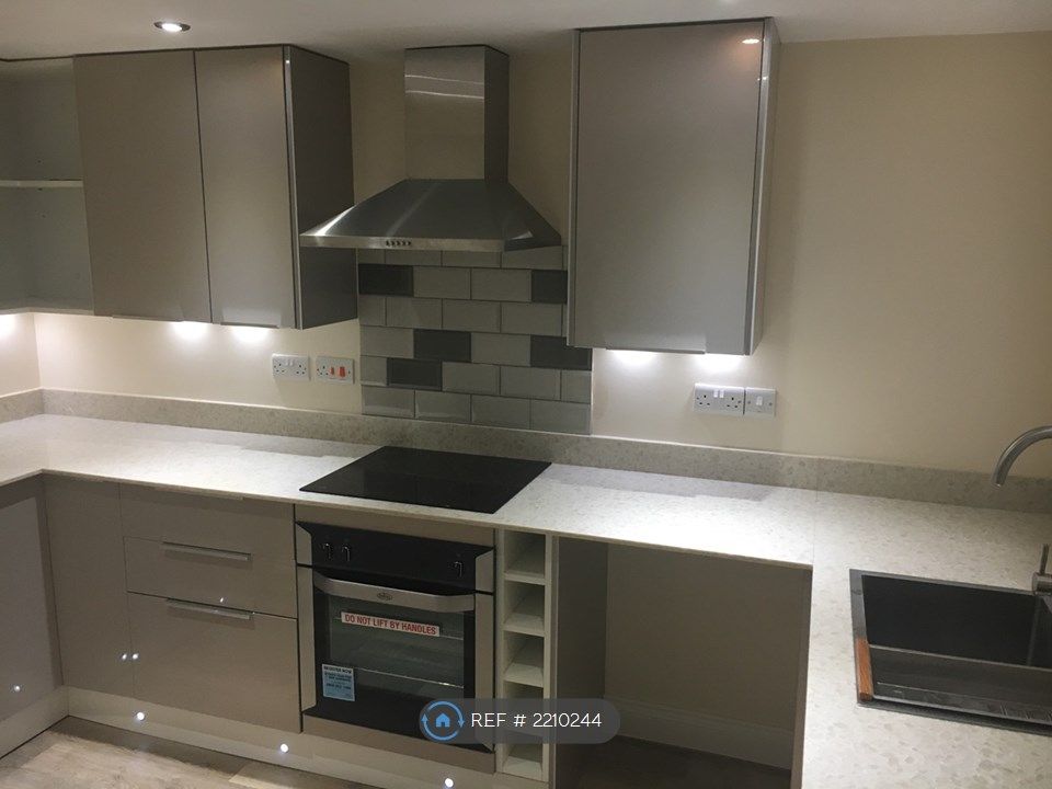 1 bed flat to rent in Crown Lane, Theale RG7, £875 pcm Zoopla